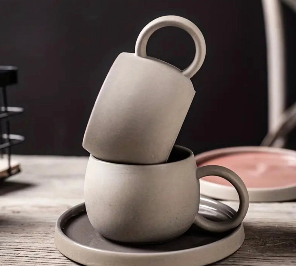 Juego de tazas y platillo de fina cerámica