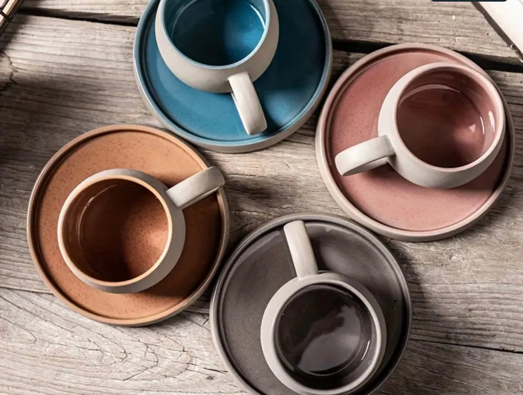 Juego de tazas y platillo de fina cerámica